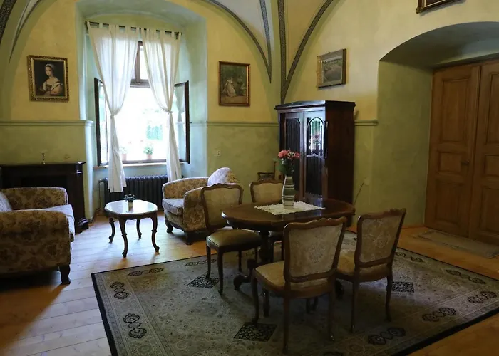 Historicke Apartmany Zelenohorska Posta